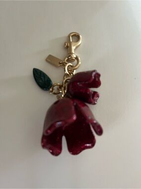Gold Clip Wine Red Flower Charm Keychain